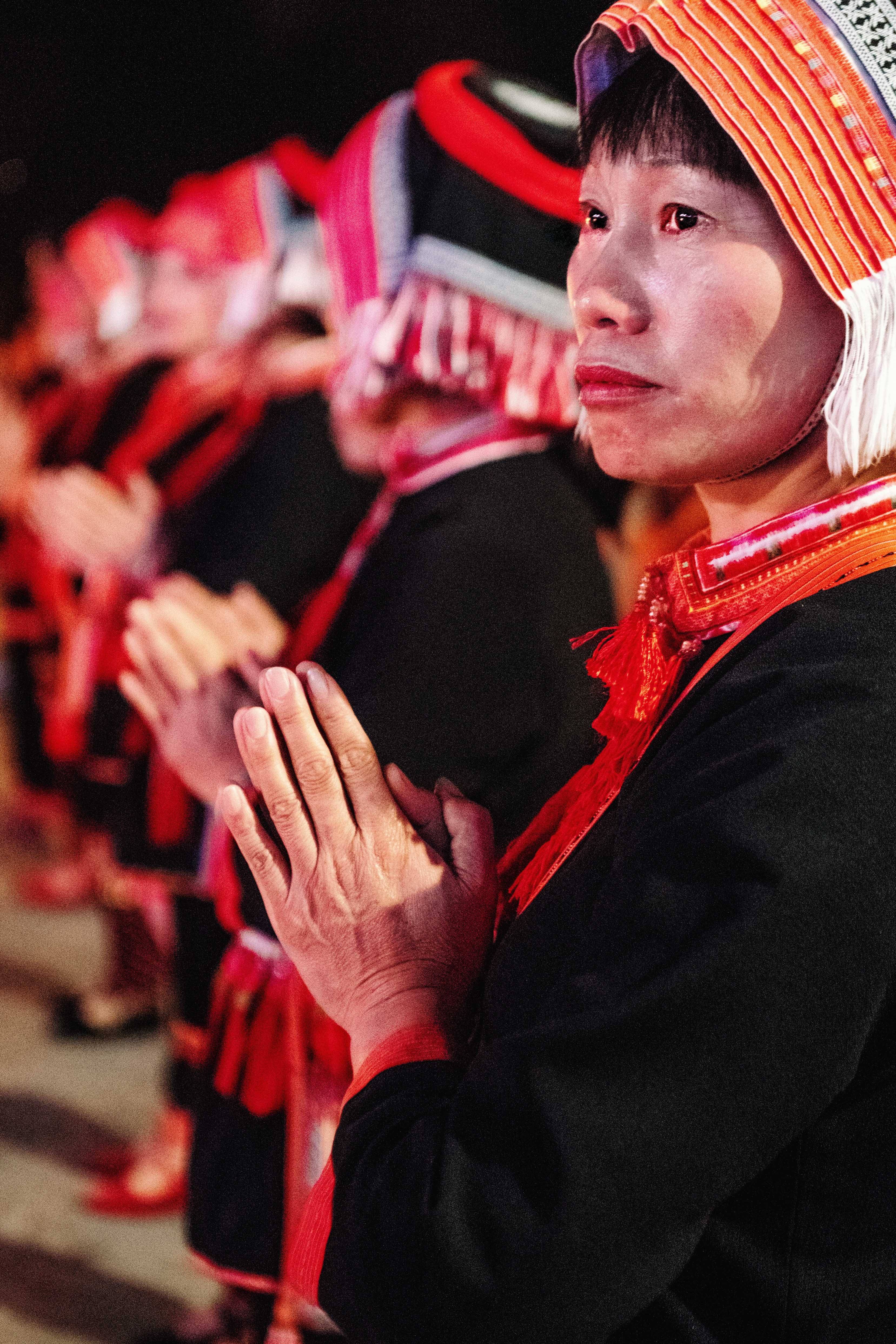 广西最奇特婚恋习俗年轻人靠爬楼娶老婆瑶族姑娘比仙女美