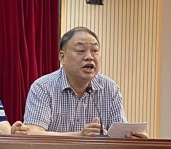 老领导讲话后,青年教师代表郭倩婷发言,她以关学大家张载"为天地立心