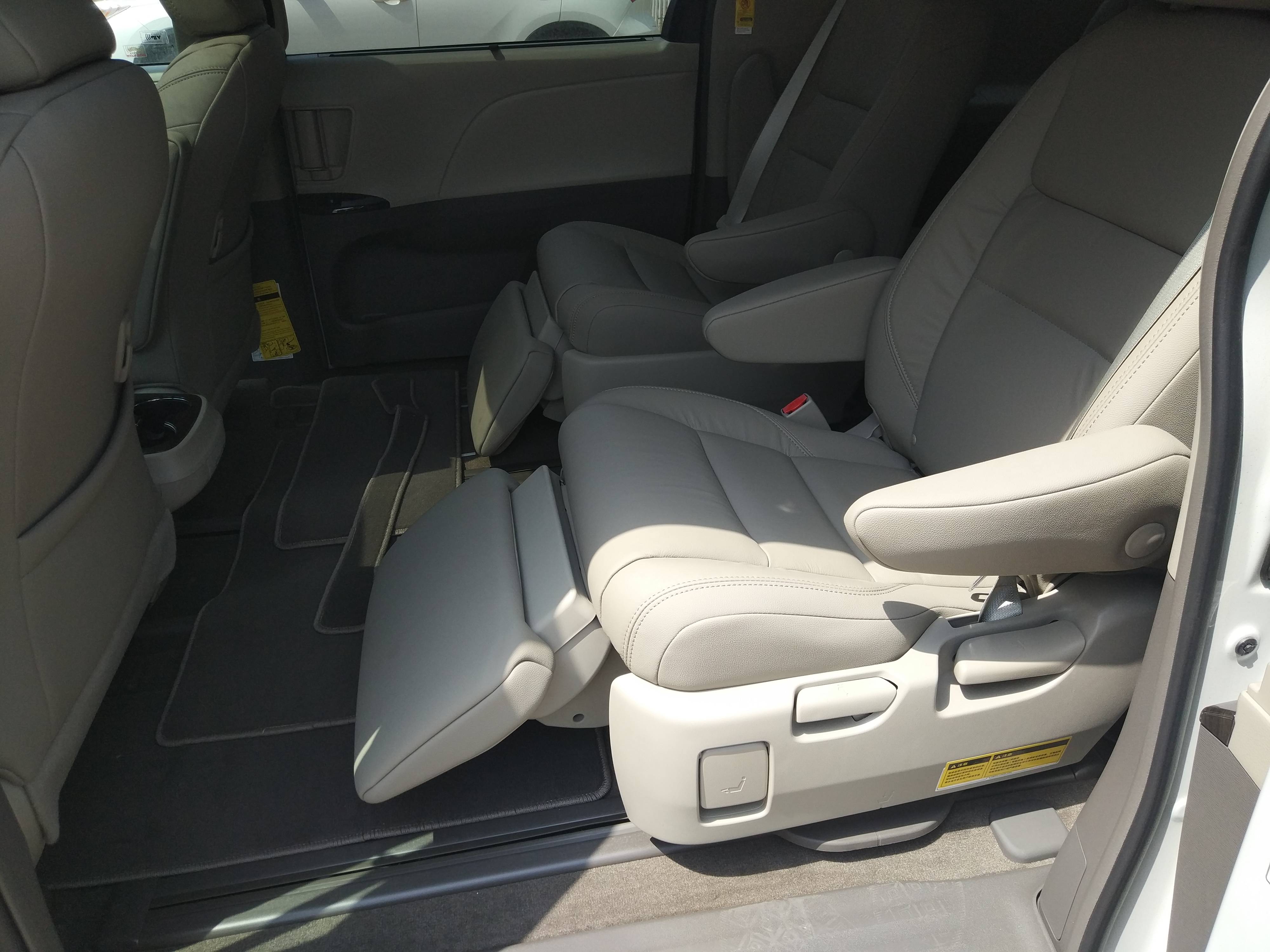 2020款丰田塞纳墨版xle真皮版价格探底配置动力实解家用完美