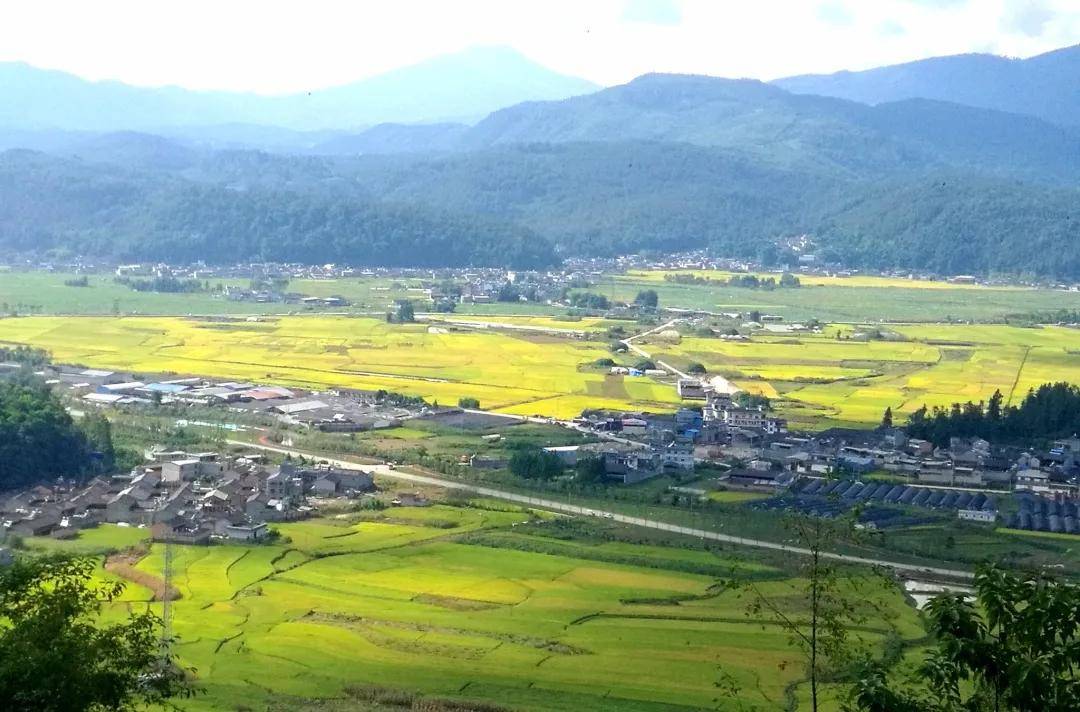全力推进"大和顺,清水乡三家村等乡村振兴示范点建设,把腾冲建设
