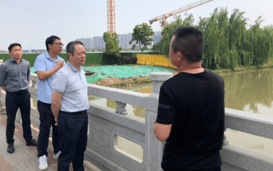 5月26日下午,江北新区生命健康办主任,区级河长陈洪带队前往北圩
