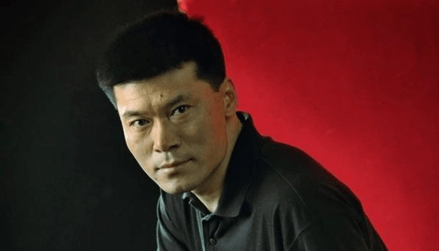 大侠"赵恒煊:剧中比孙红雷更狠的"老大",生活中却把妻子宠上天_陈一龙