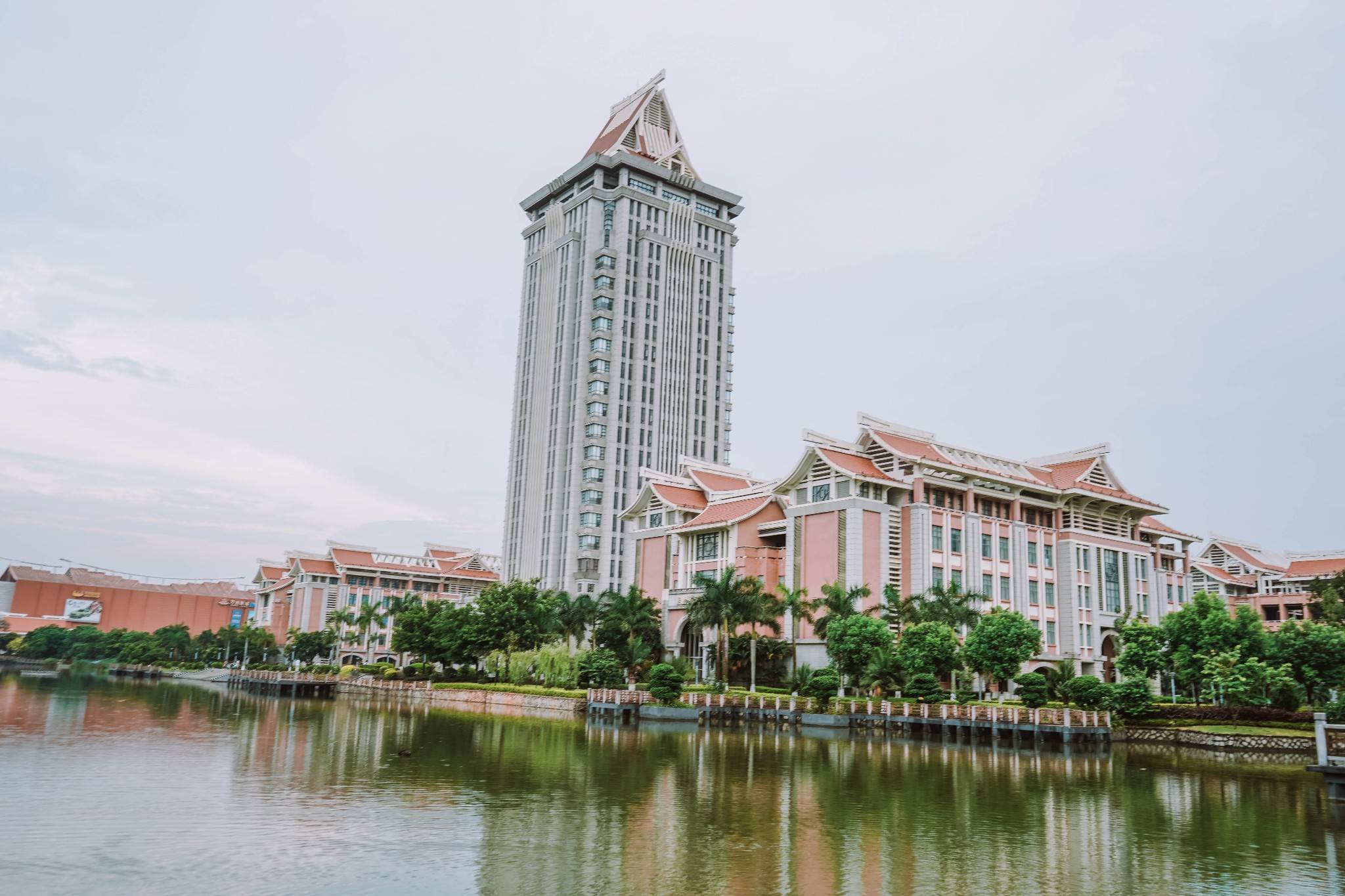 集美幼儿园,华侨大学华文学院,中国语言文化学校,其他知名高校有厦门