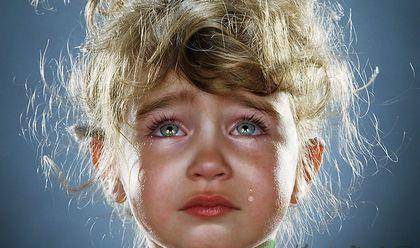 小孩子哭的表情图片