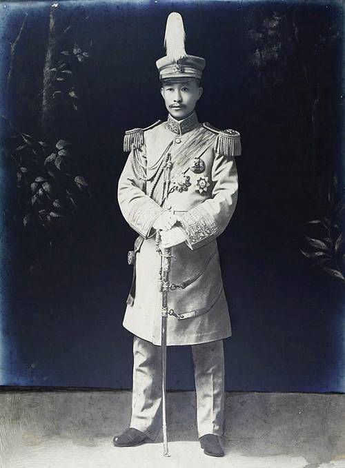 战后清点,云贵总督李经曦被生擒,云南布政使世增被杀,19镇总参议靳云