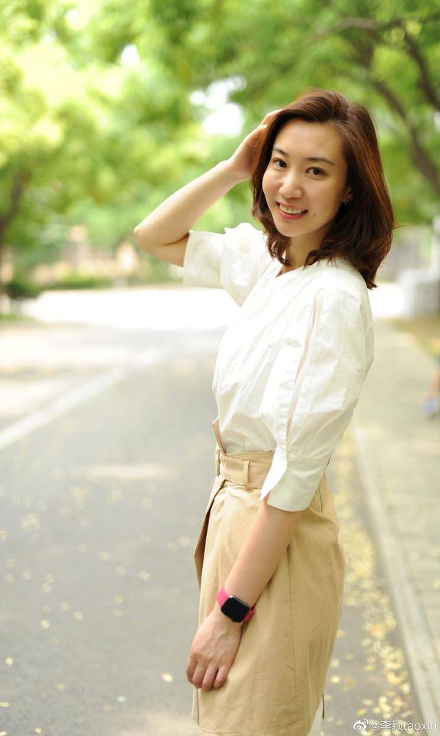 她被誉为中国女排的"冻龄女神",年满41岁仍明艳动人_李颖