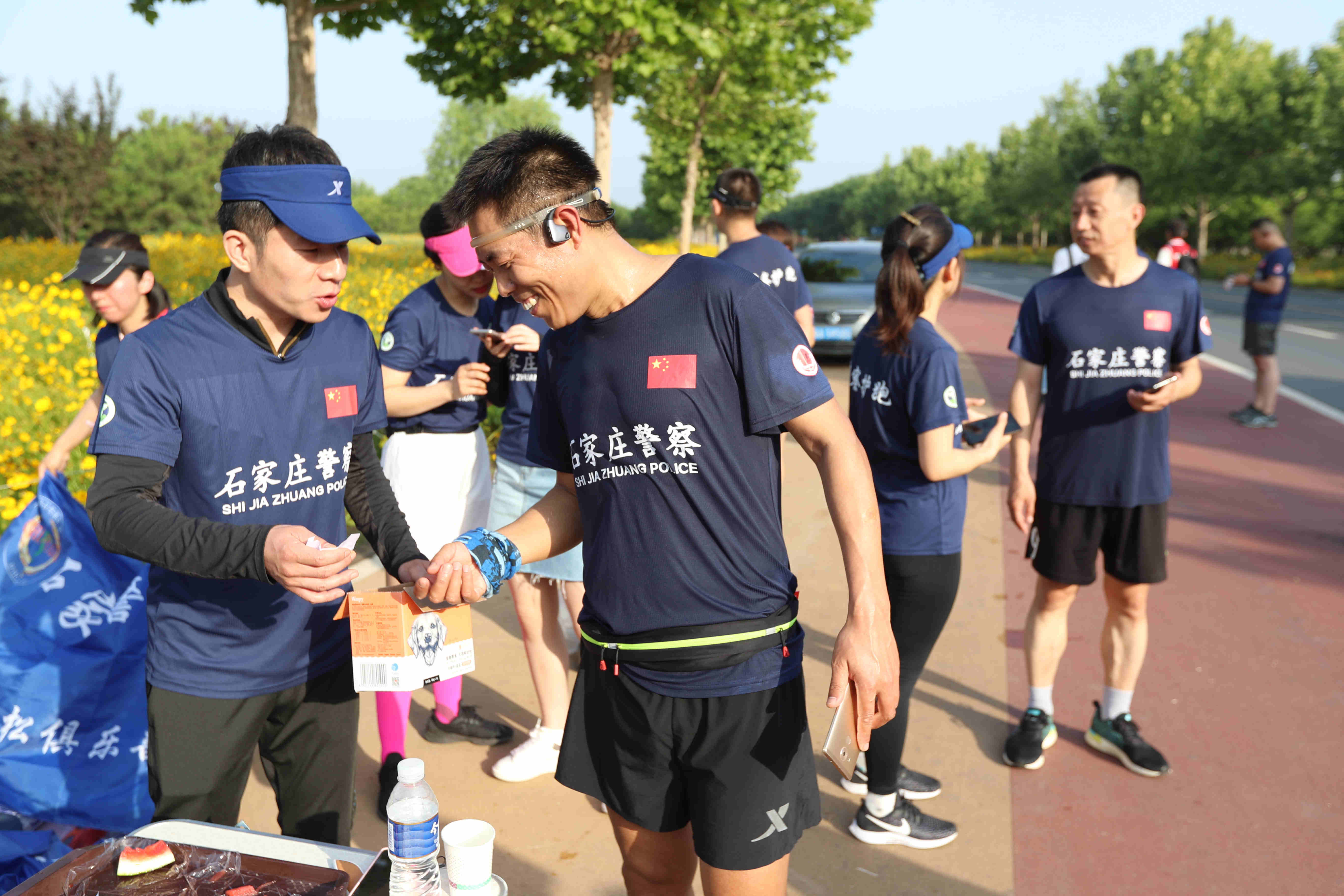 石家庄警察马拉松护跑团举办"有警同行"护苗畅跑活动