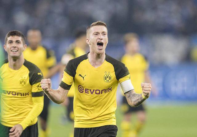 罗伊斯成为队长球队的旗帜