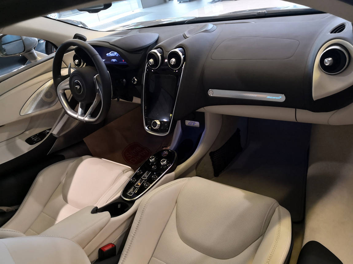 迈凯伦 gt 灰外米内