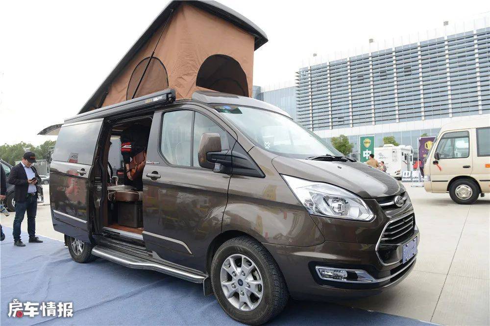 30多万的福特b型房车能下地库还能住4口厨卫空间共享有创意