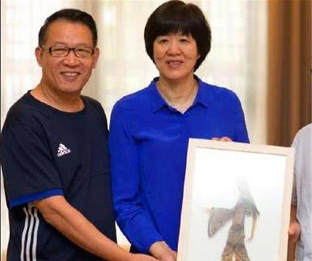 生活中的"铁榔头"郎平:人近五十找到真爱,再婚让她成幸福小女人