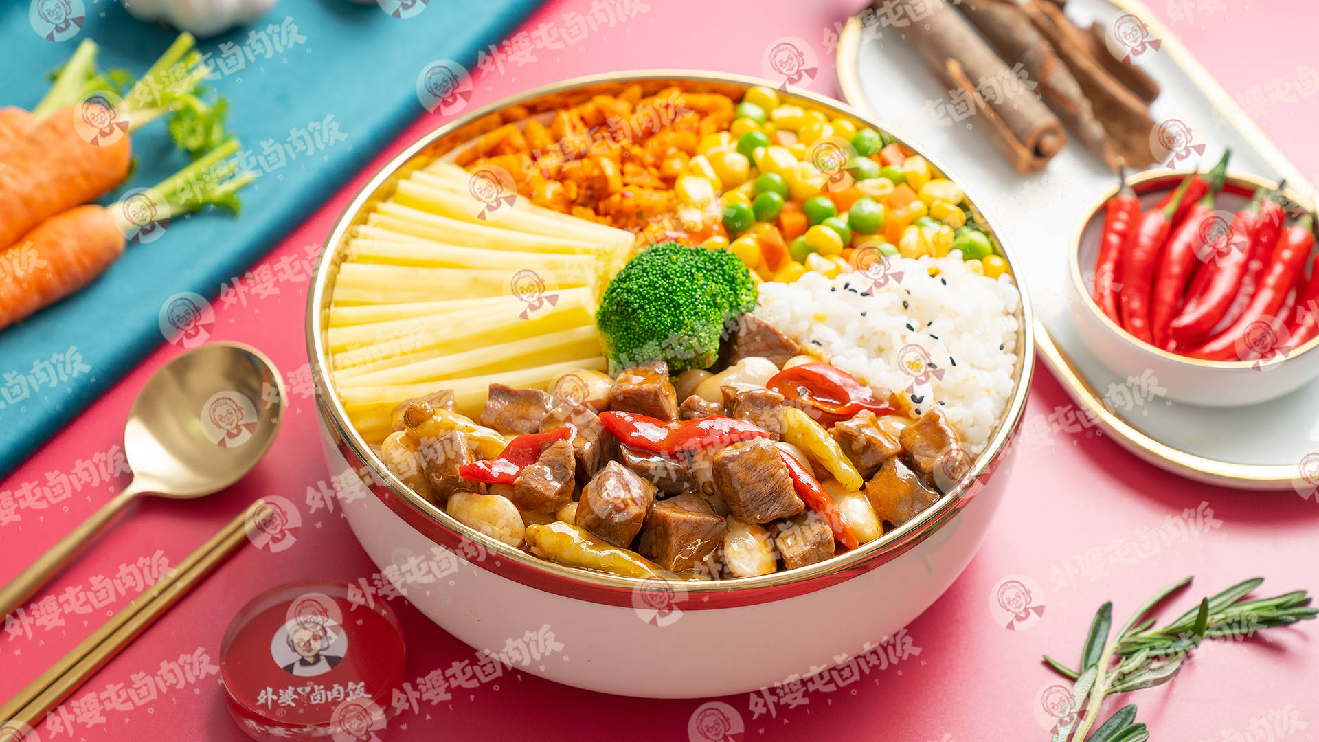 在疫情之下,餐饮业线上 线下结合的长期红利开始显现,外婆屯卤肉饭"堂