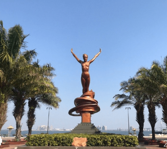 湛江也是著名的"跳水之乡",孕育了如劳丽诗,何冲等跳水世界冠军.