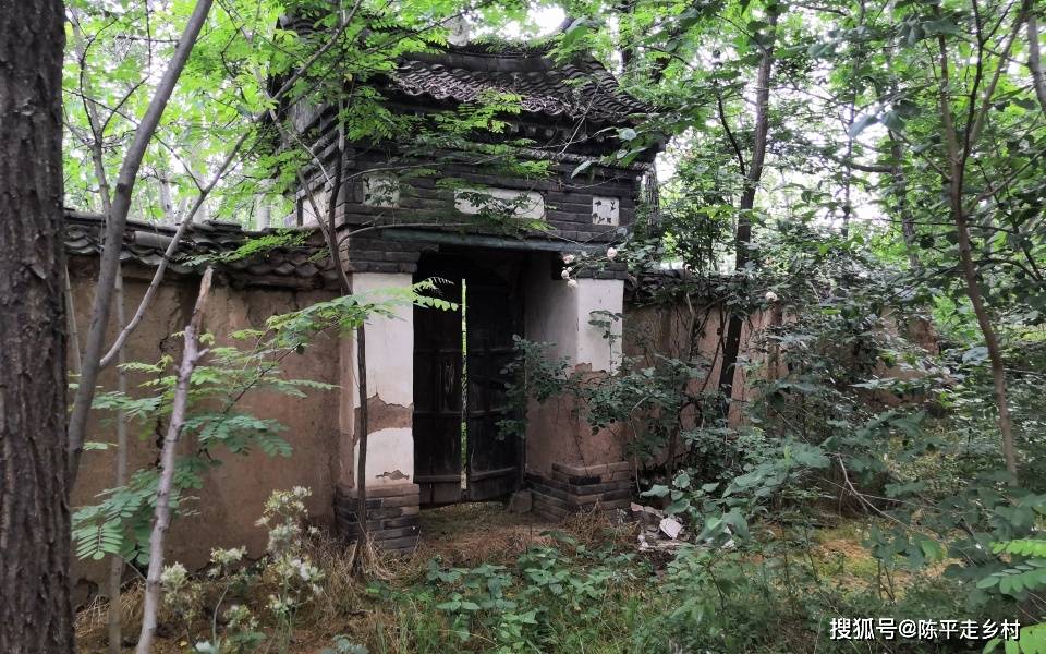 秦岭里发现一个阴森的破宅子,可能是拍《倩女幽魂》的地方,恐怖