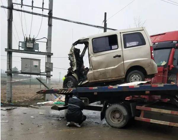 在道路交通事故形态中,车辆间事故伤亡人数最多(见图2,死亡人数占比