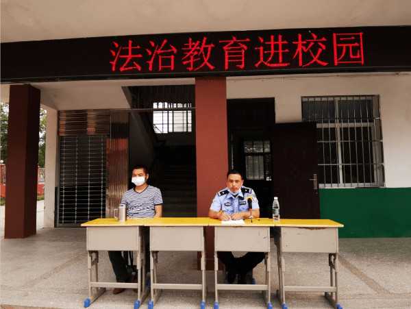 湖北荆门市沙洋县毛李中学开展法制进校园宣讲活动
