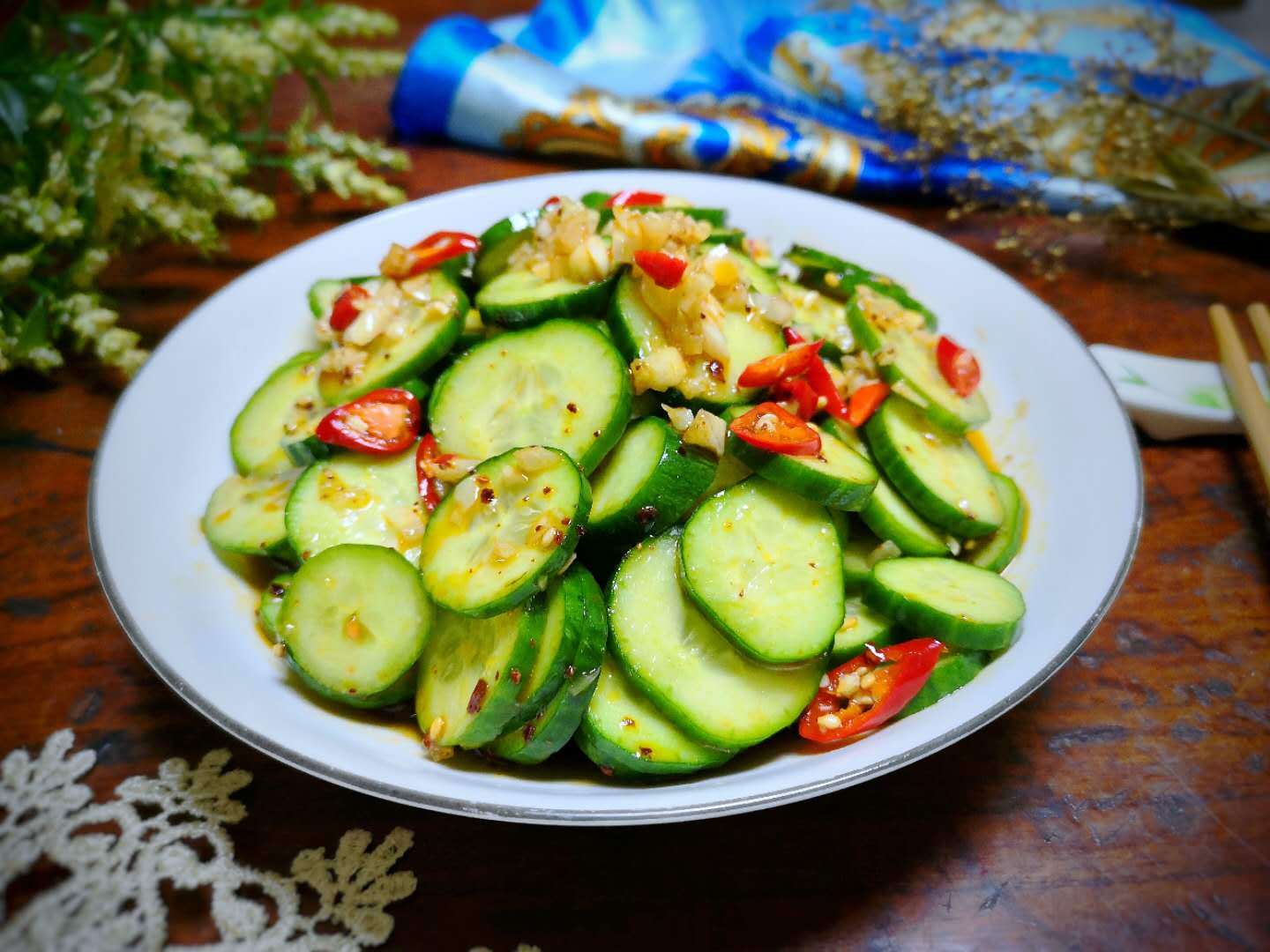 乳瓜是夏季的一种时令食材,营养丰富,像黄瓜一样,乳瓜的口感也很清脆.