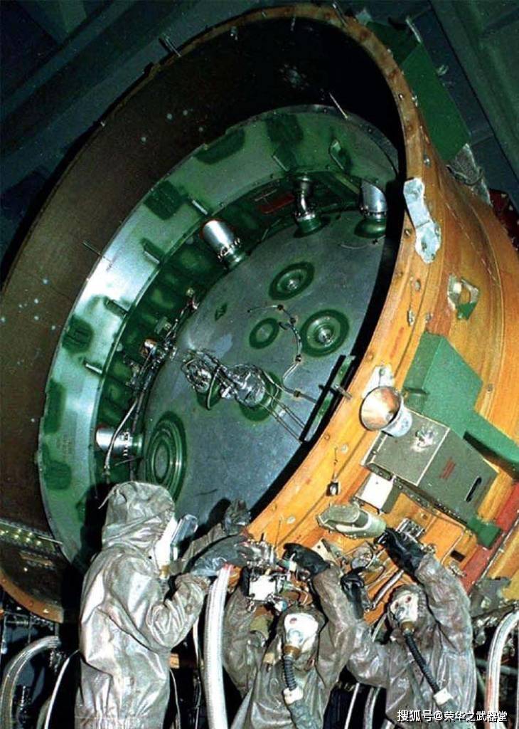 整体结构复杂,配套设施和工程浩大,苏联首枚洲际导弹难担重任