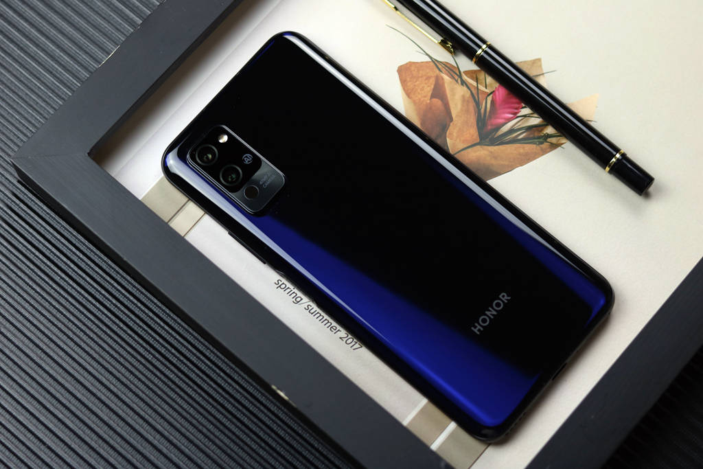 原创荣耀play4pro上手体验麒麟99040w超级快充测温功能行业首创