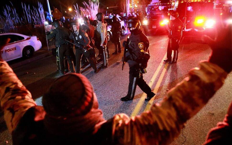 原创美军残忍对待同胞大批民众遭暴力镇压军方将领发声谴责白宫