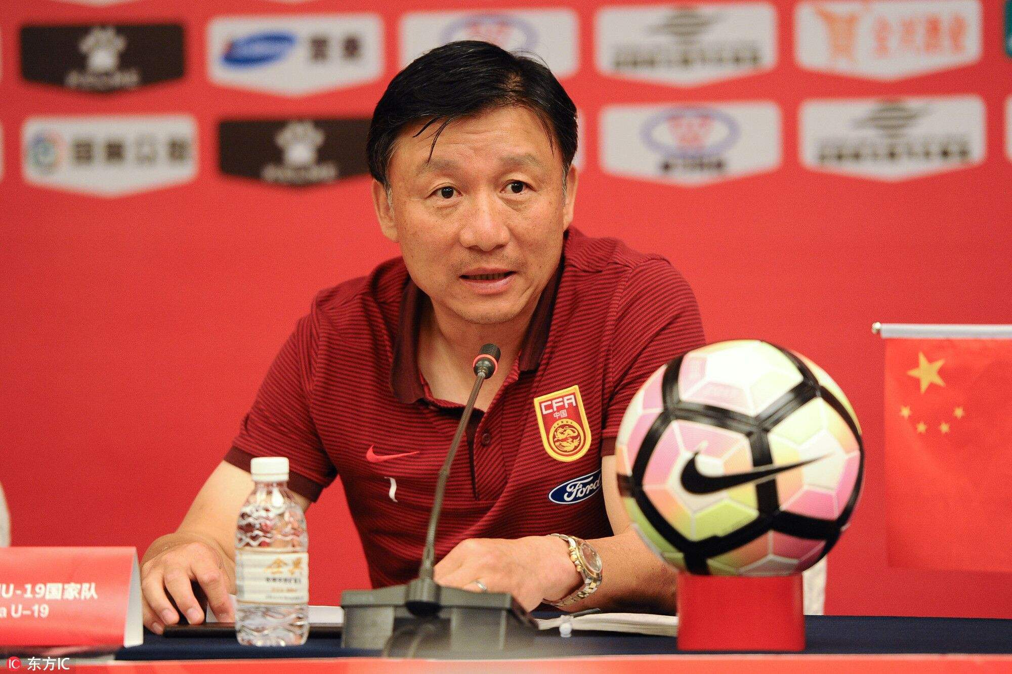 成耀东:违纪队员已作检讨 是否再征召根据处罚决定