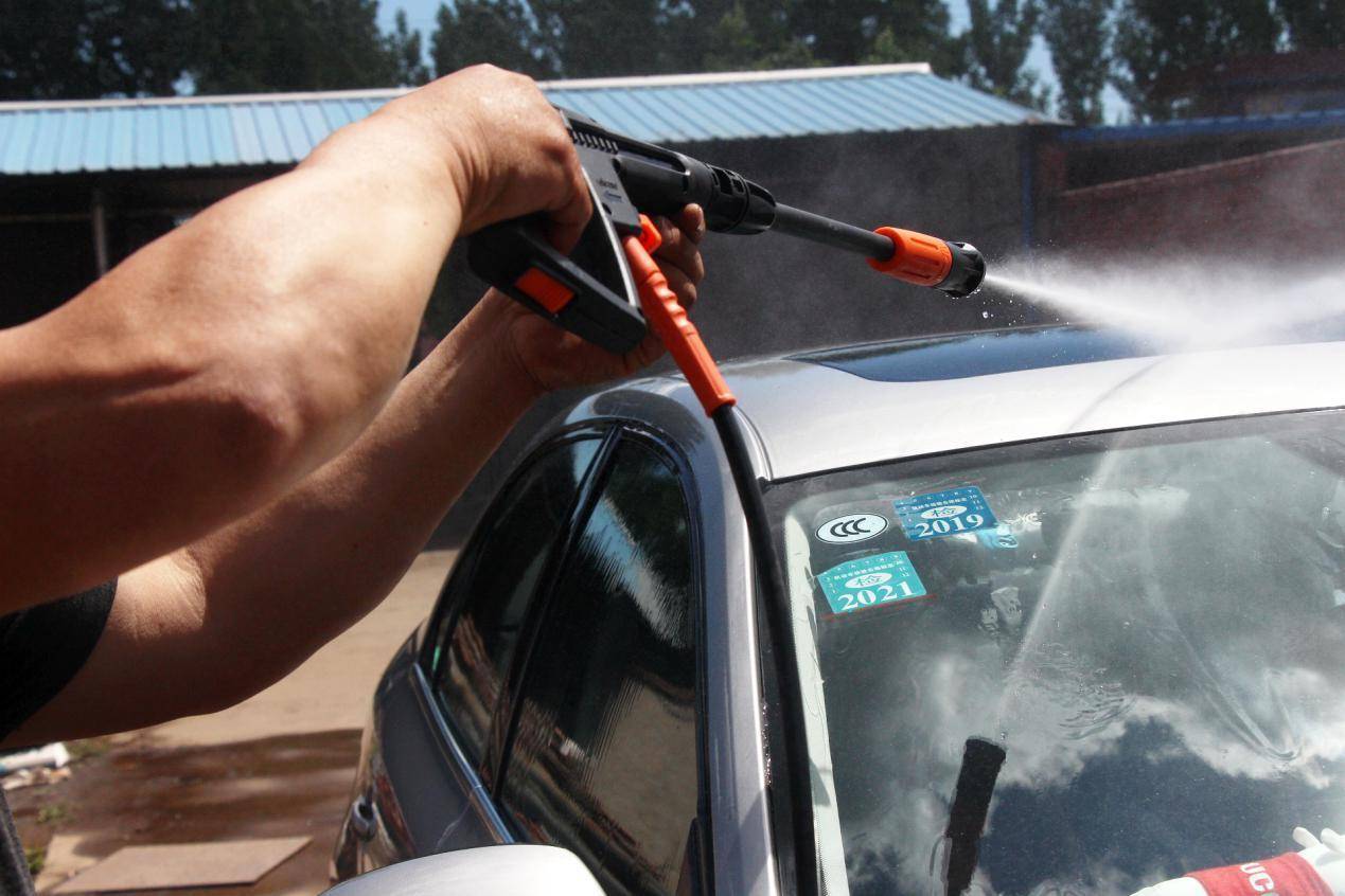 老司机的新乐趣洗车再也不用排队了绿田暴风高压洗车机实测