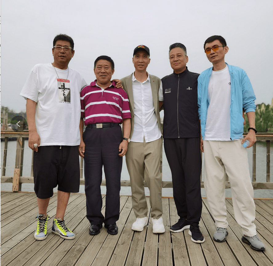 唐山林建松做客国华影视基地与知名演员杜旭东合影留念