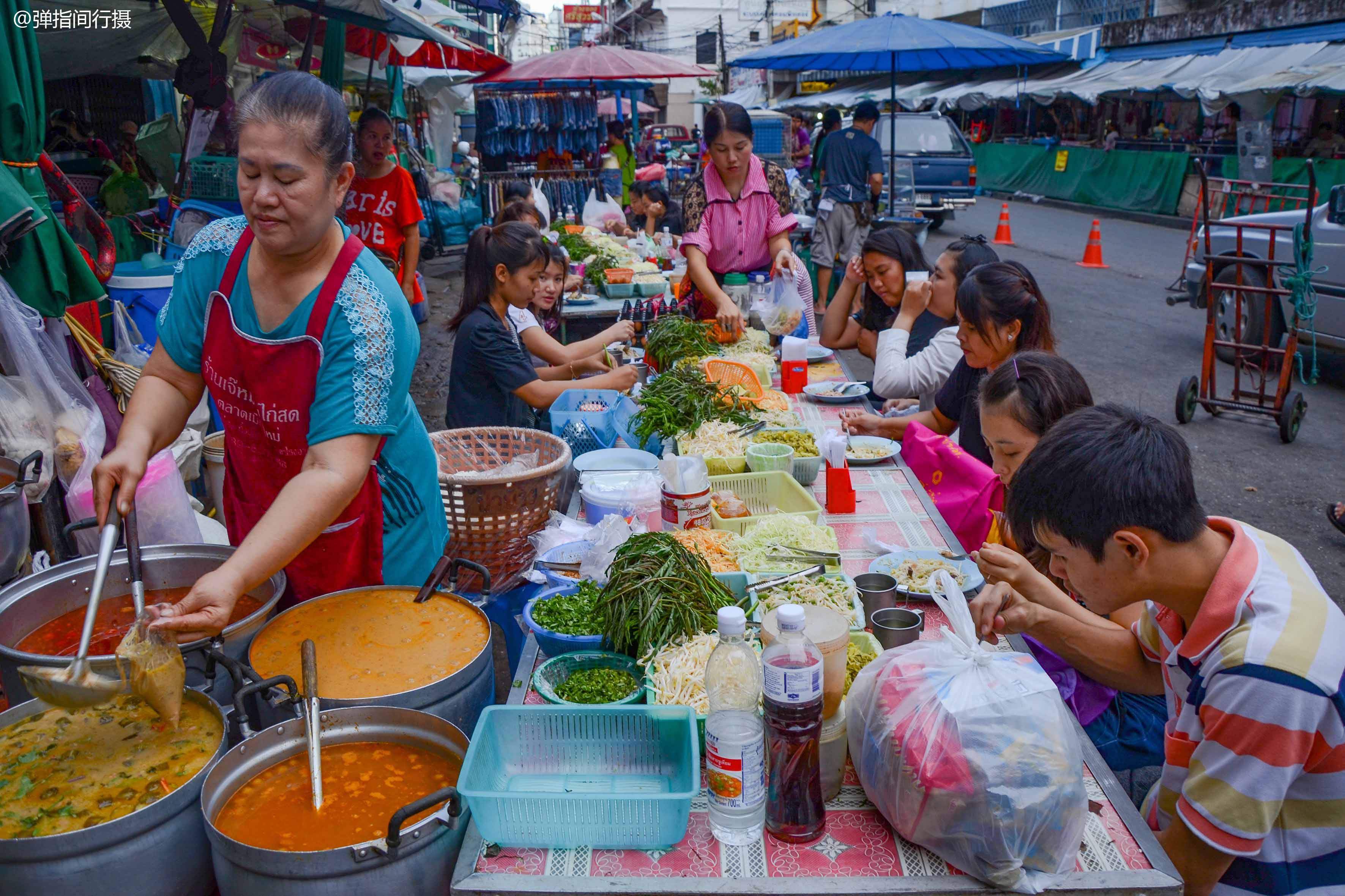 泰国"地摊经济"繁荣,是街头美食集中营,成吸引游客的一大法宝