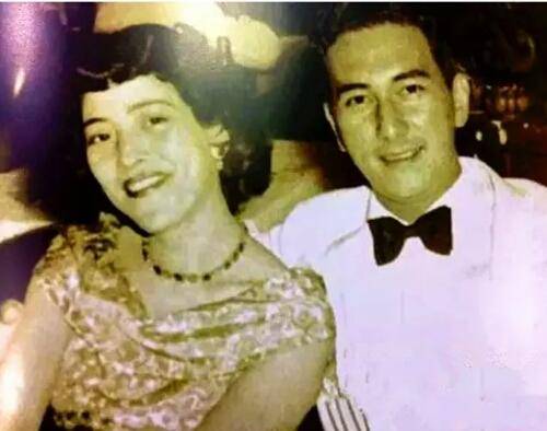 39年前赌王长子何猷光与妻子车祸身亡留下的两个女儿已为父争光