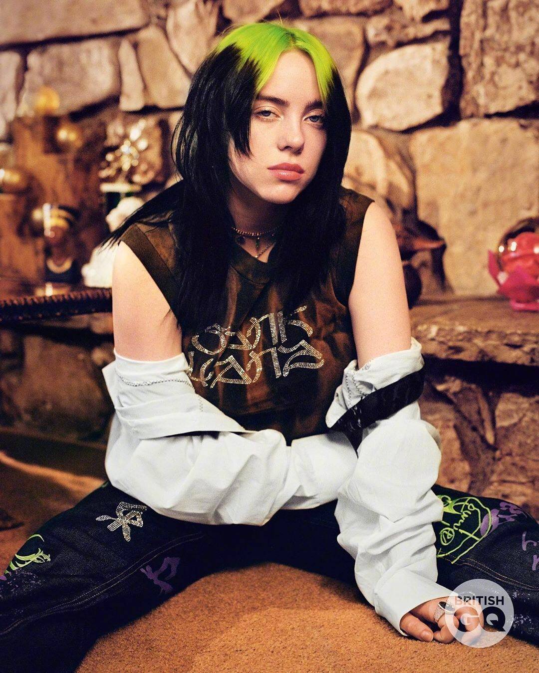 乐坛才女billie eilish,荣登《gq》封面,绿色格纹套装复古帅气