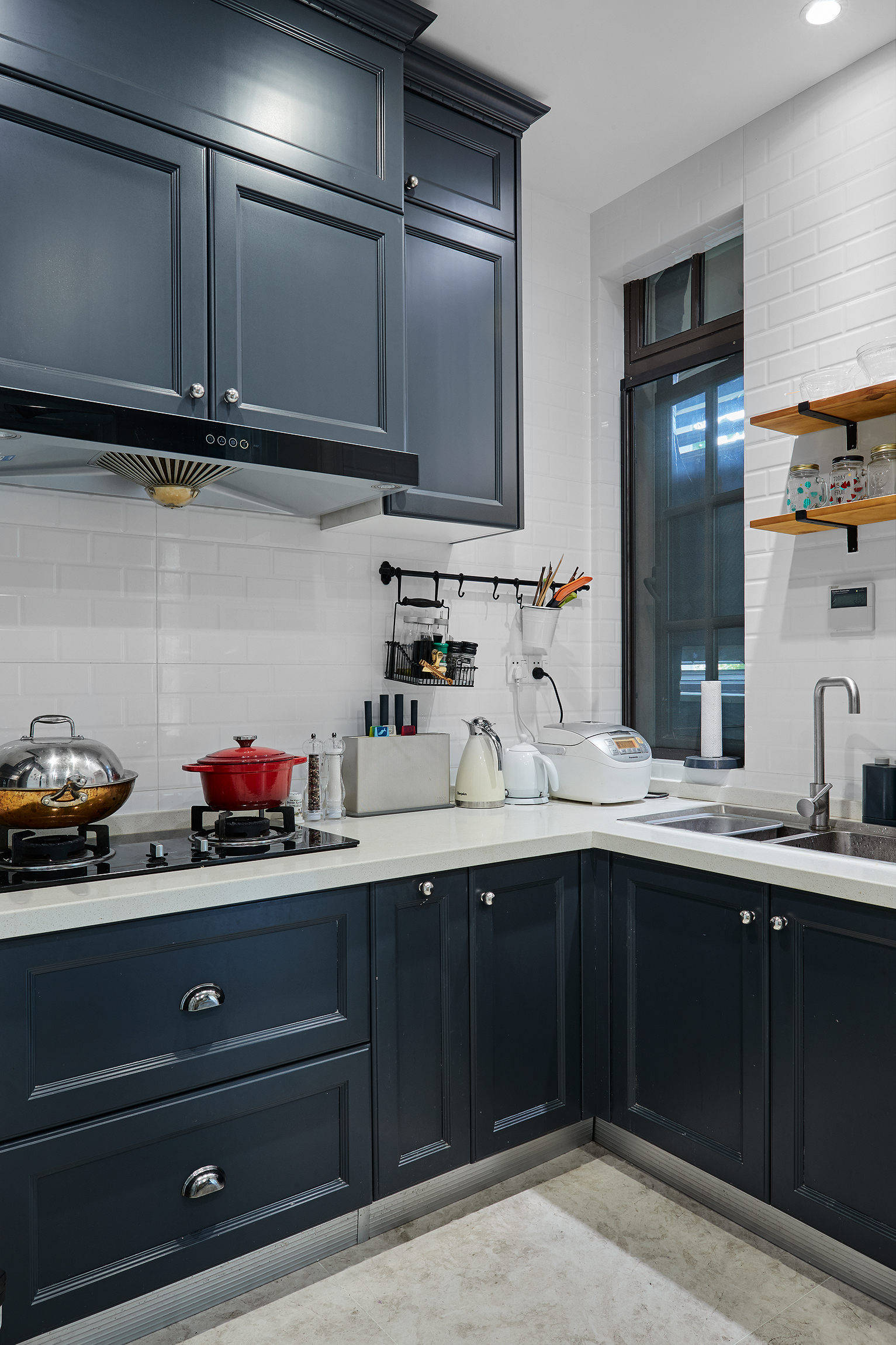 法式风别墅装修图,楼上的书房还设计了一个多功能茶室,真浪漫!