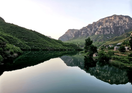 陵川武家湾既有美景,又可像游泳馆一样跳在水里玩.