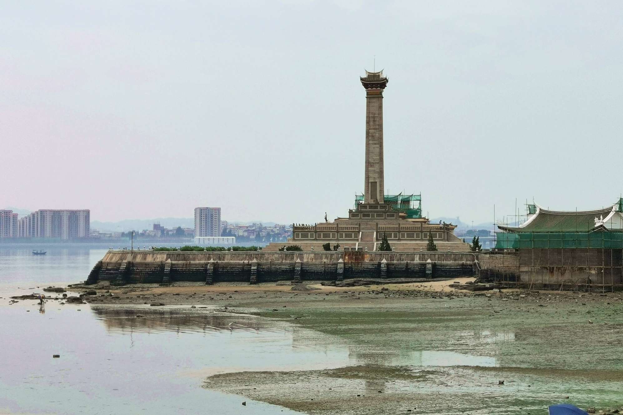 原创中国这个村子可从幼儿园读到大学创始人被举行国葬