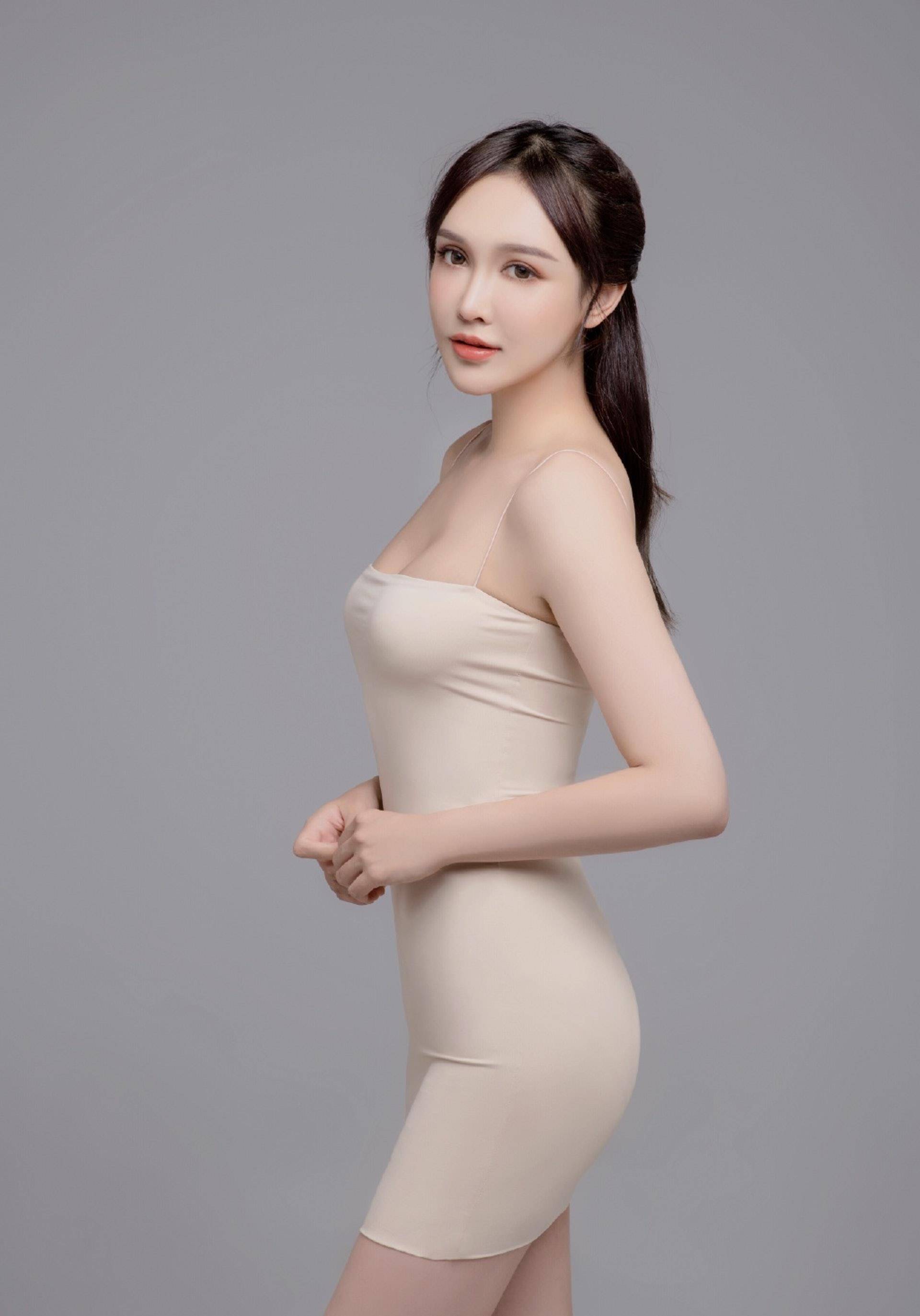 多图|网红14岁开始整容花400万, 整过百次:我比少女还美丽