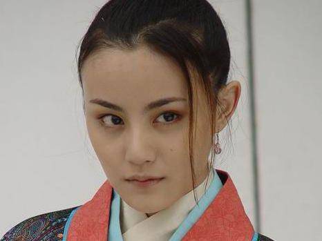 等等,在此期间,她还搭戏郑爽出演了《一起去看流星雨》里的徐丽丽