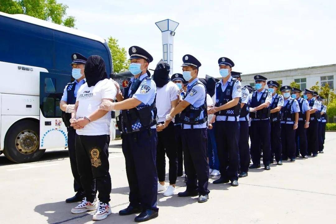 千里追捕!特大涉网诈骗案告破,警方抓获犯罪嫌疑人35人!