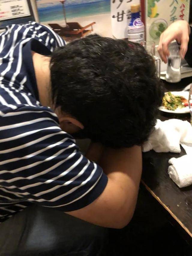 这位60岁漫画家30年不老神颜的秘密!_荒木利