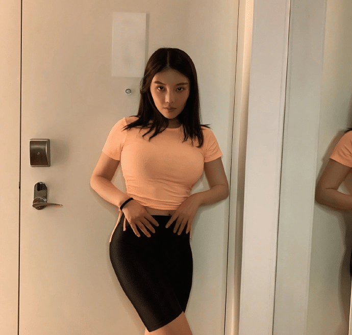 徐冬冬晒穿紧身衣写真,s曲线美到让人不敢看!