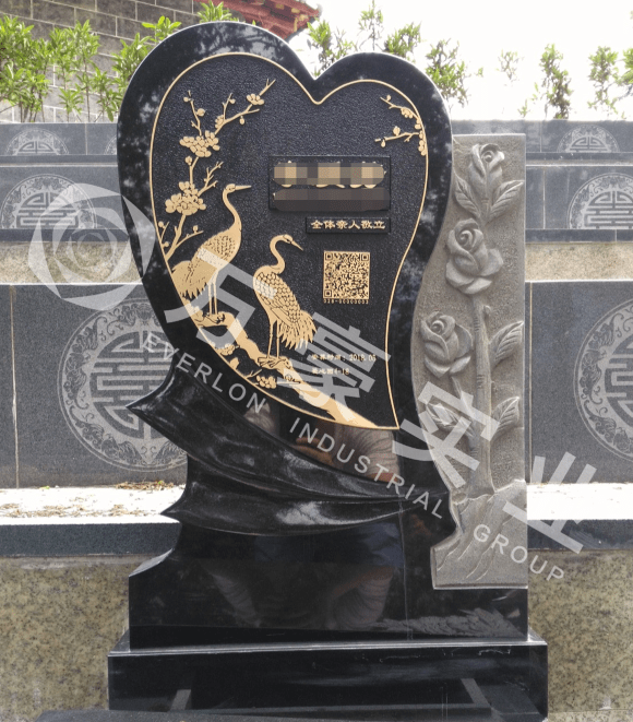 精湛的雕刻工艺,只要寥寥几笔的加工雕刻便可以将墓碑装饰得更加美观