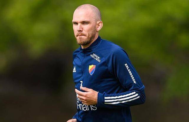 大连人后防定海神针即将回归瑞媒丹尼尔森将于12日回中国