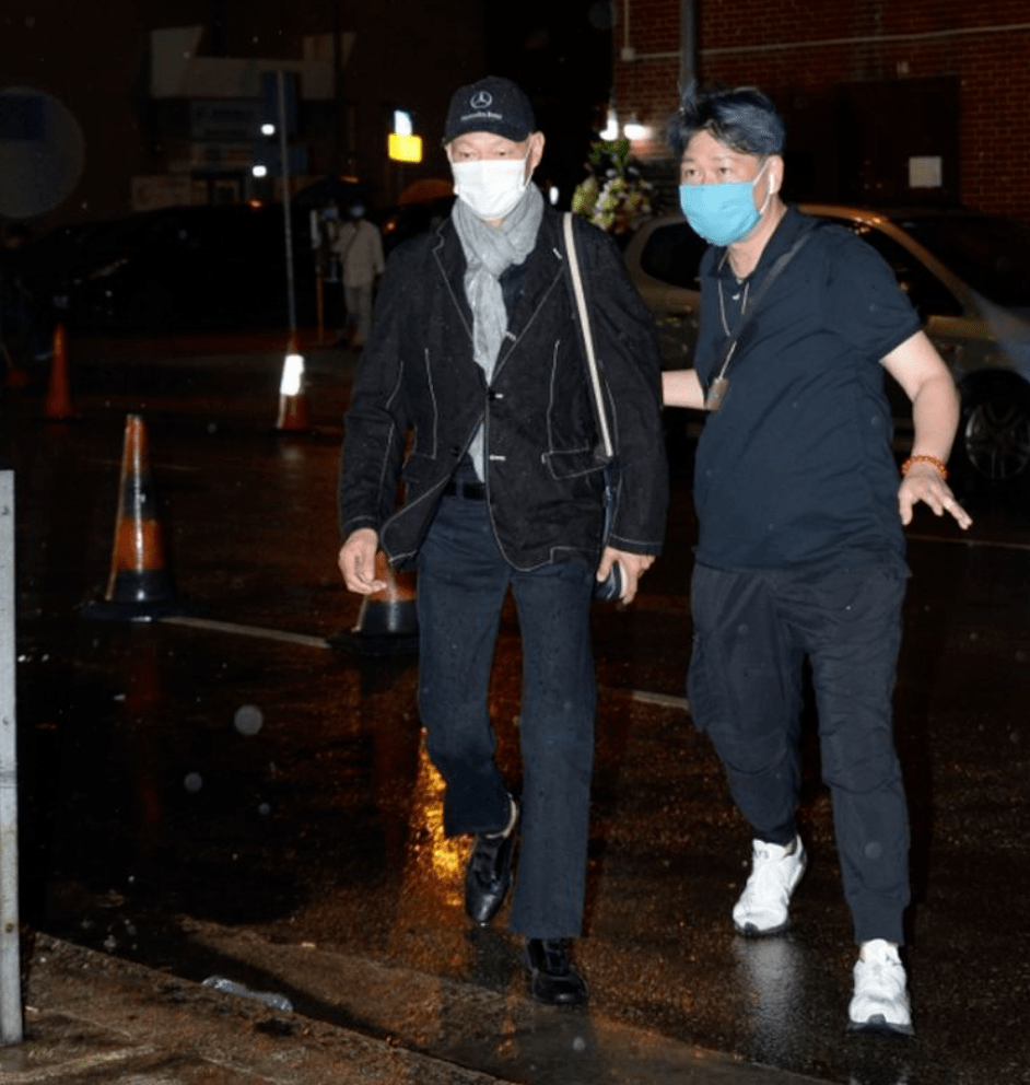 63岁的tvb绿叶吴博君,虽然患上渐冻人症但也很有心,他在太太陪同下,以