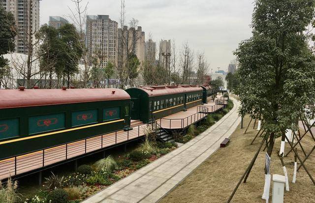 成都一个小众公园有很多老旧绿皮火车被赞最有情怀公园
