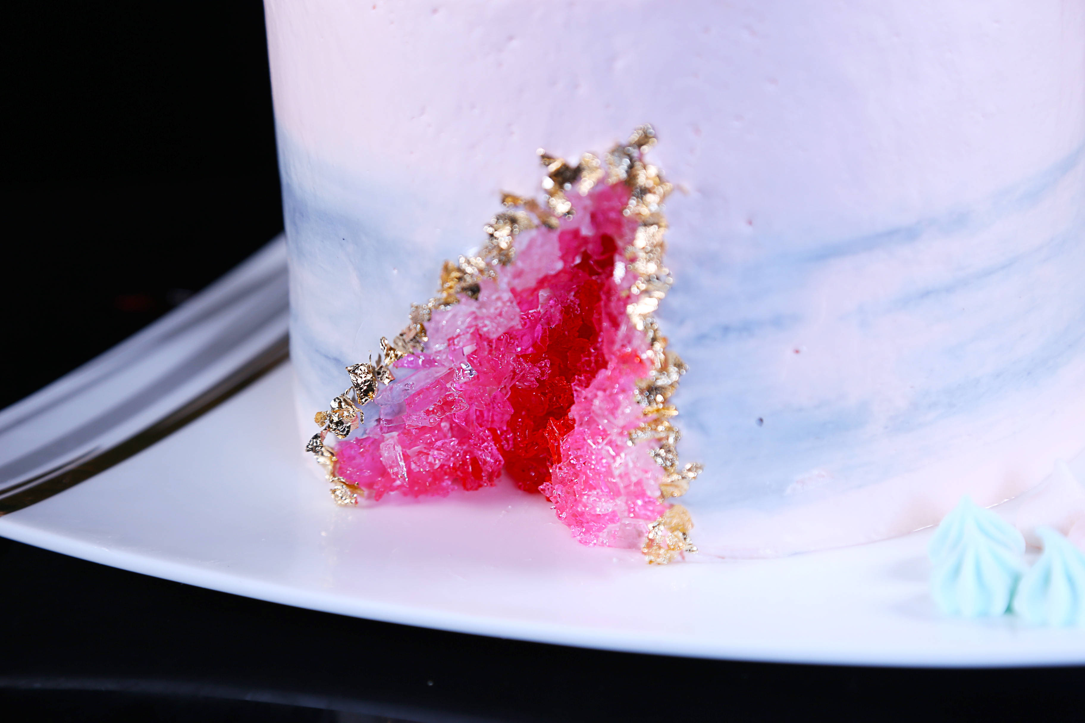 【水晶洞蛋糕】 颗颗闪耀的"水晶",唯美又带着十足的浪漫气氛.