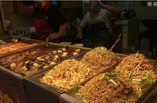 地攤美食隨著地攤美食火了你會讓孩子嘗試嗎寶媽的回答有些意外