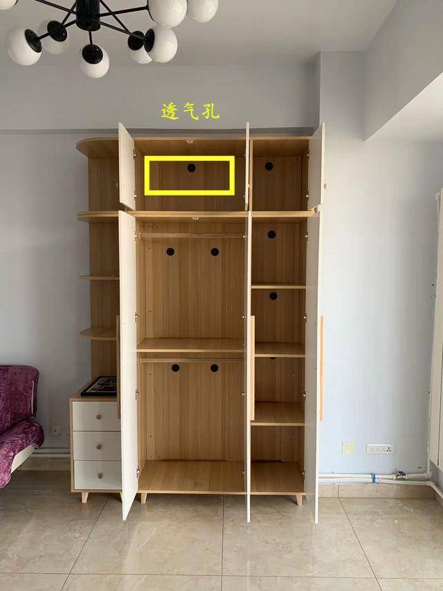 朋友不买成品衣柜,请师傅现场打,背板后留2个洞,搞明白后值了!