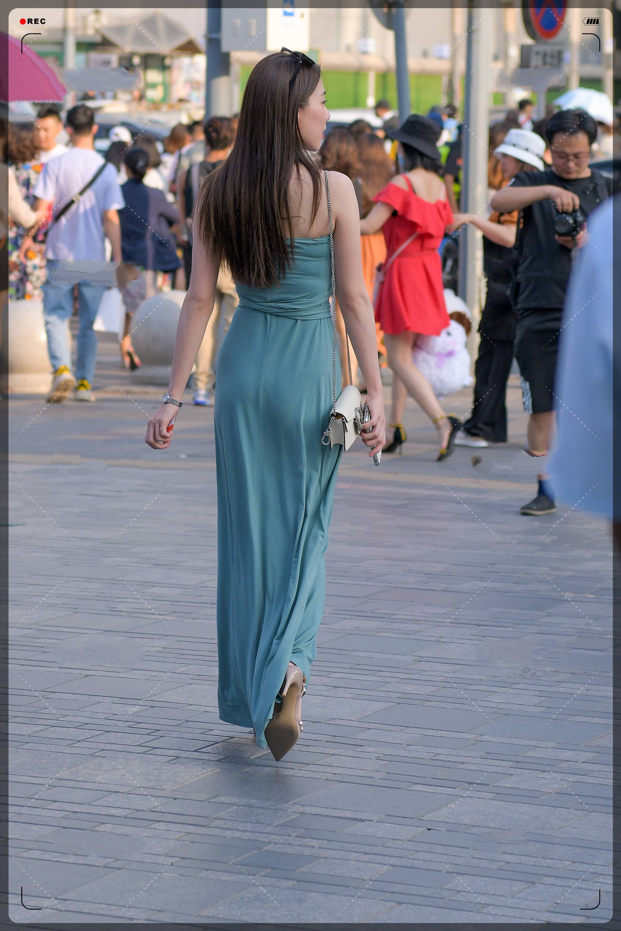 尽显婀娜玲珑无比美丽淡蓝色贴身长裙