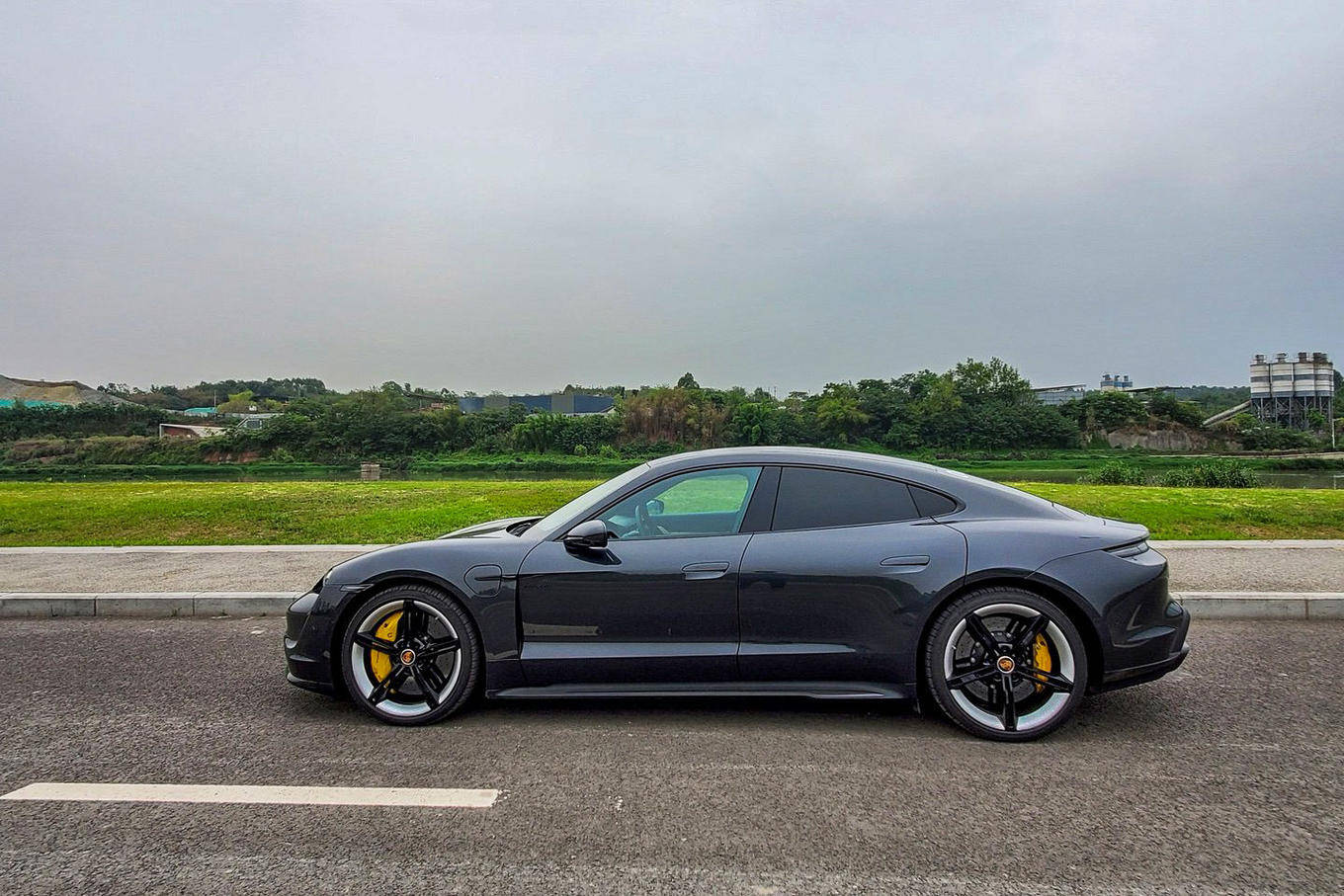 纯粹保时捷与taycan的跨时空旅行