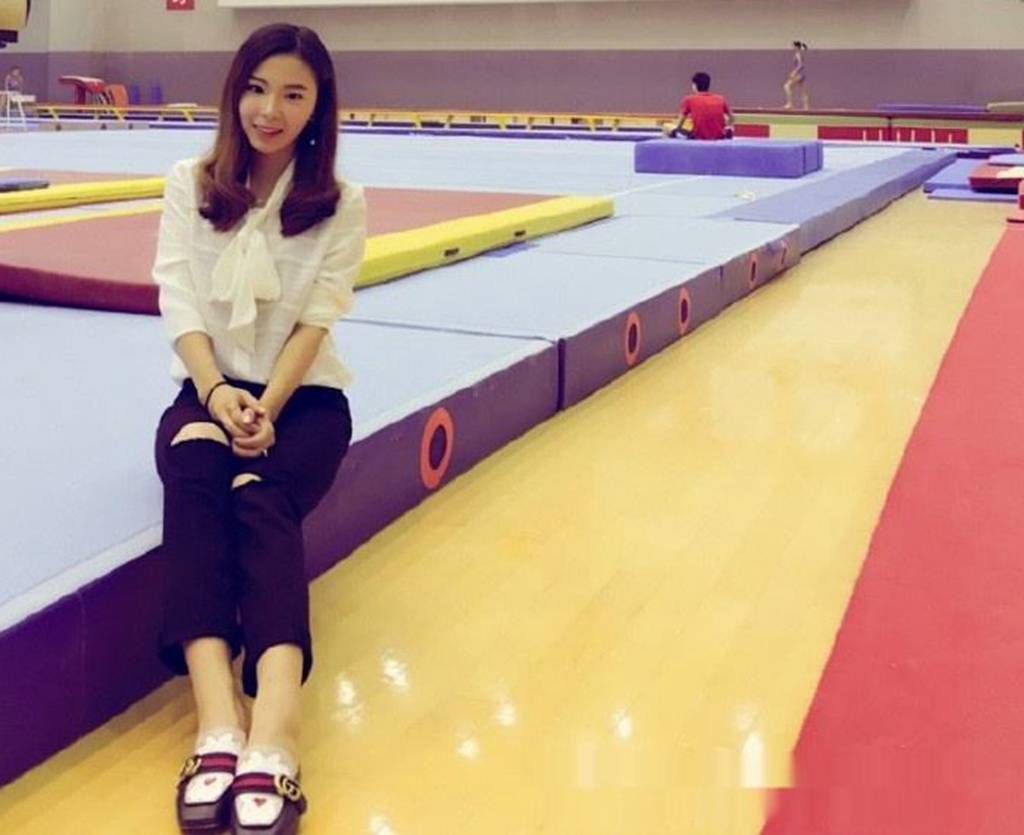 从高低杠摔下后退役,身高1米5娇小可爱_何可欣