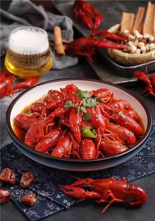 啤酒小龙虾怎么做好吃,啤酒小龙虾的简单做法_女性