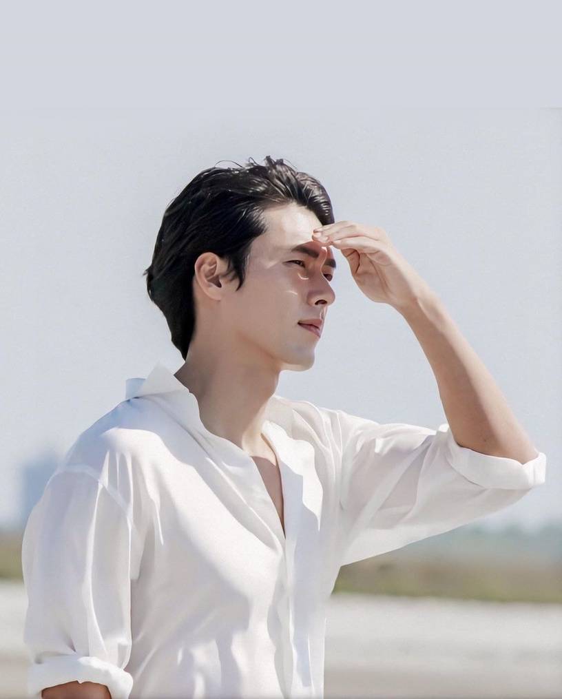 玄彬夏日男友照合辑!化身清爽森林系男友,海风吹乱白衬衫